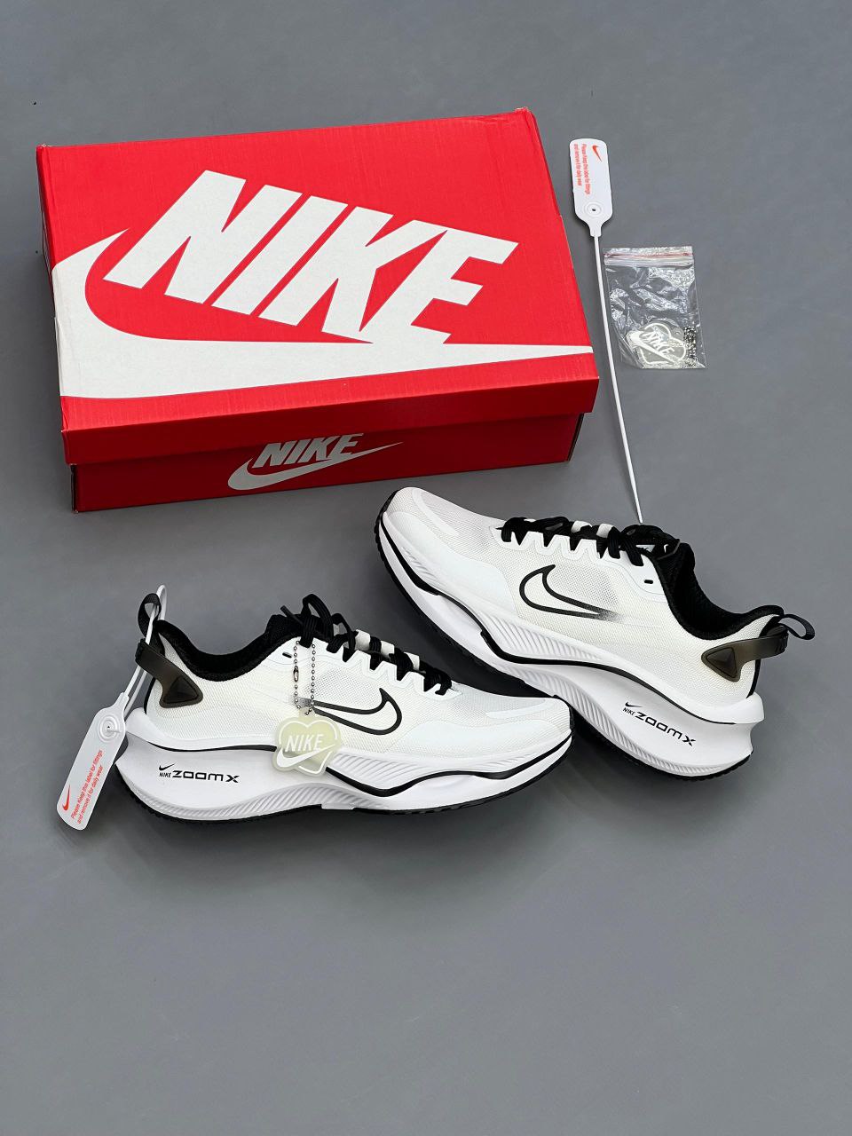 نایک لبخندی