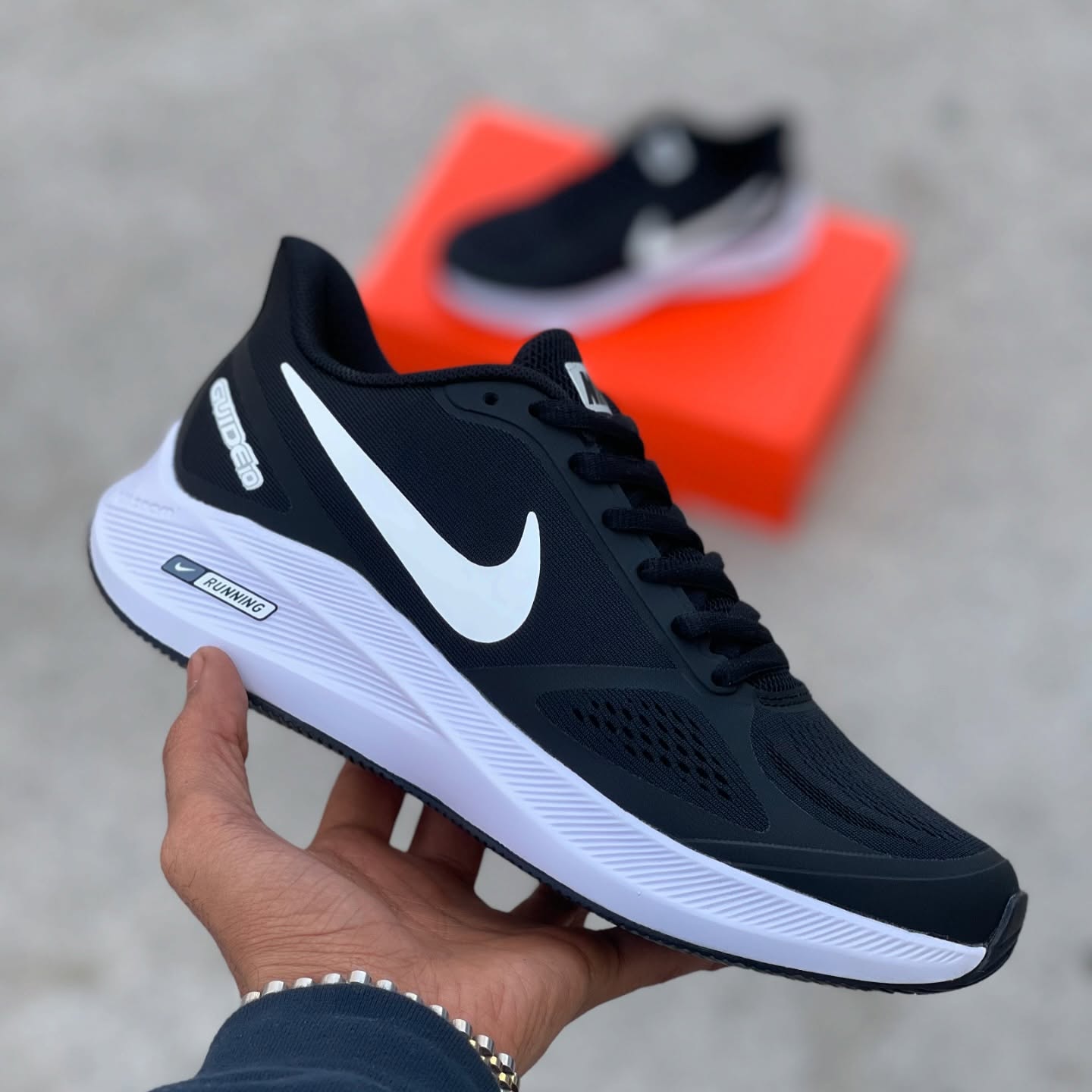 نایک گاید 10