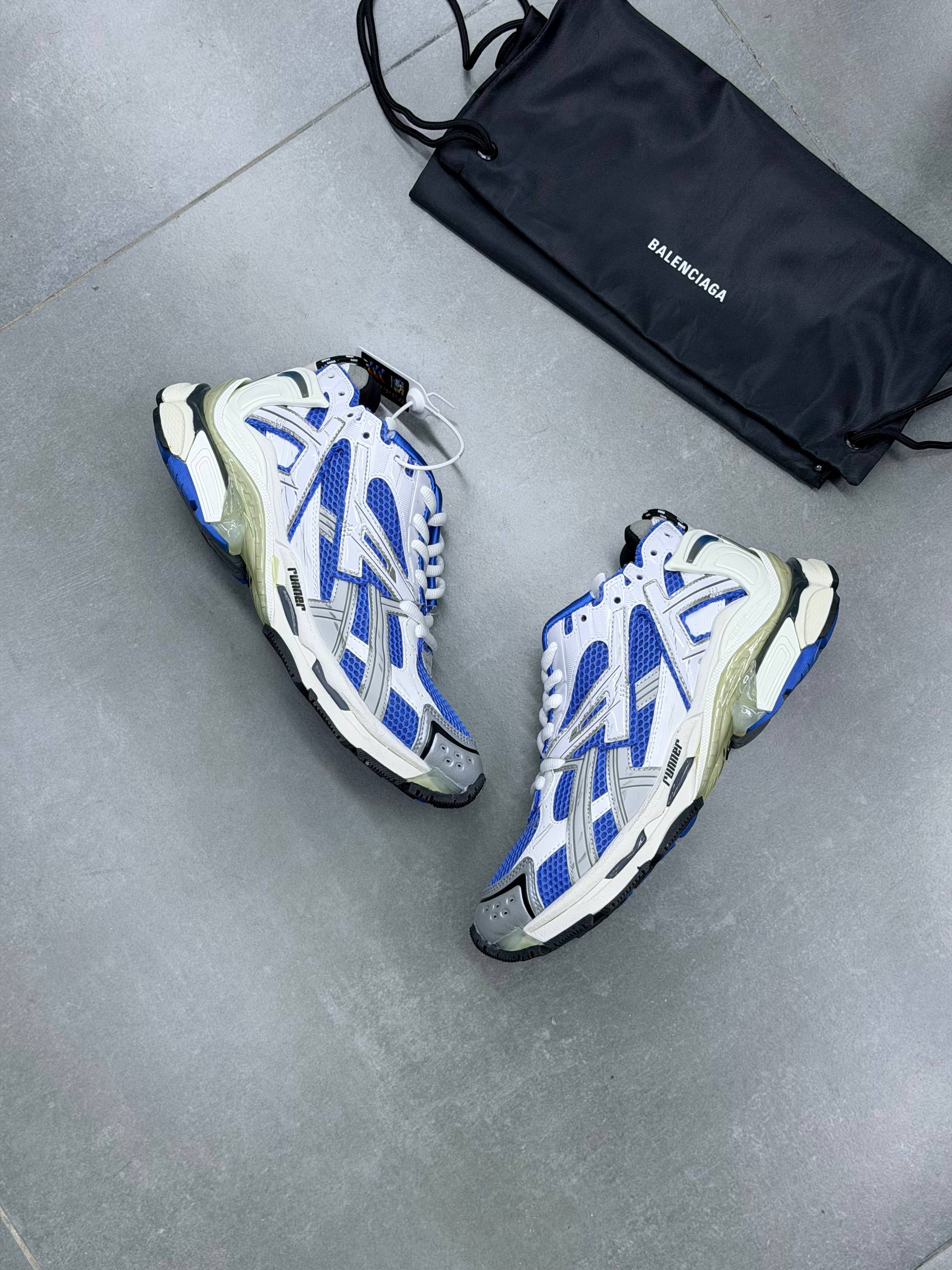 بالنسیاگا رانر سفید ابی